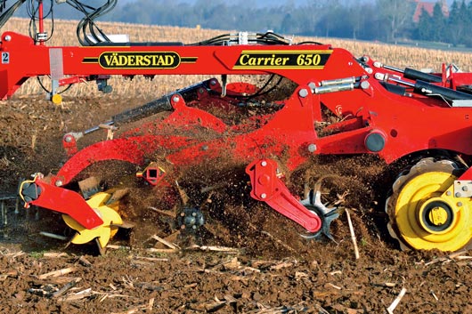 Carrier 650 A késhengeres és vágótárcsás kombináció alapos munkát végez