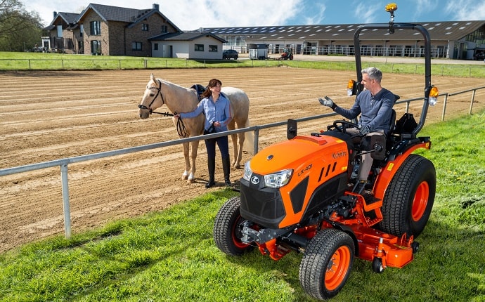 LX Dynamic Image grass ROPS front