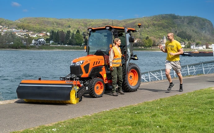 LX dynamic image front sweeper Side