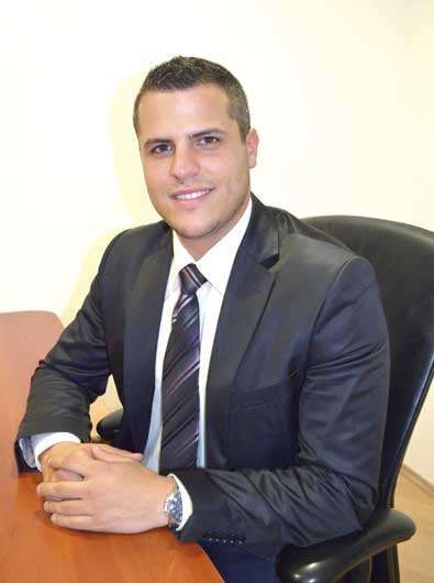 T&ouml;r&ouml;k Zolt&aacute;n p&aacute;ly&aacute;zati szak&eacute;rtő