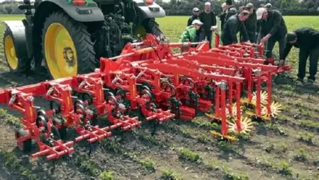 Talajművelés másképp – A sorközművelő kultivátor – akár egy jó eső