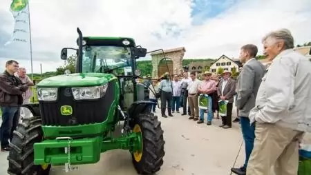 Szőlős Bayer Légyott Szekszárdon – A kártevőkkel szembeni legújabb technológiák a cég fegyvertárában