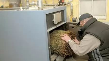 Téli fűtés venyigével Ecséden….