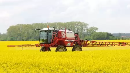 Önjáró permetezőgép vásárlás, vagy bérmunka?