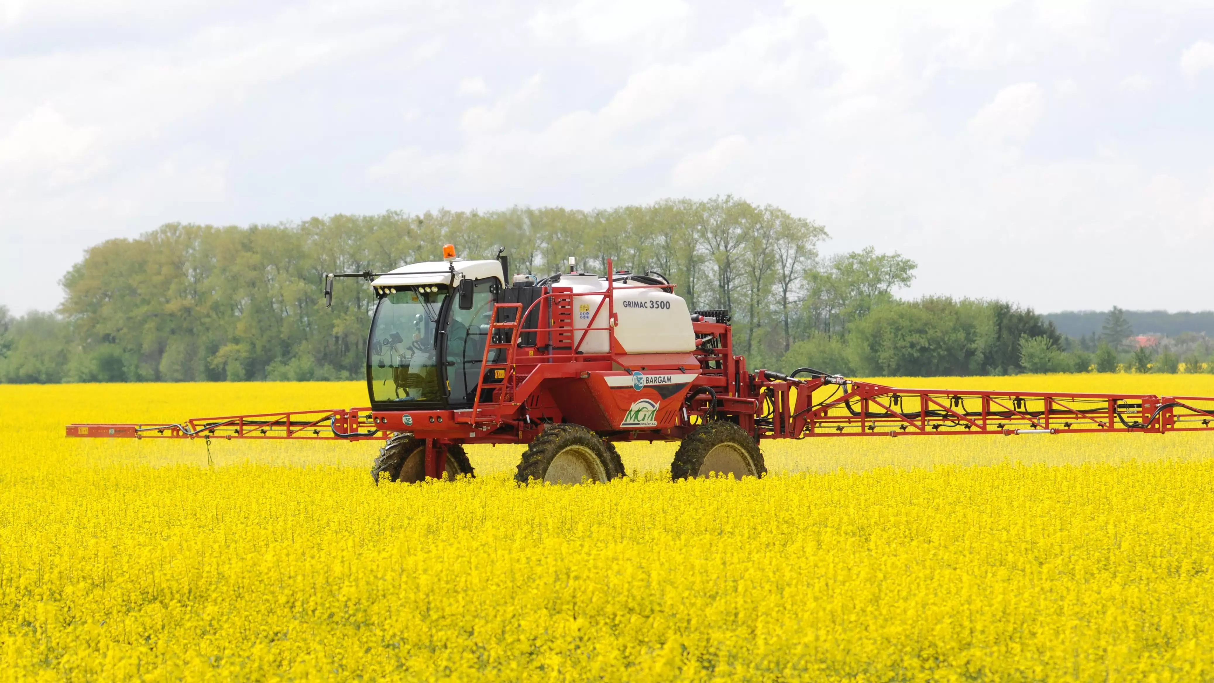 Önjáró permetezőgép vásárlás, vagy bérmunka?
