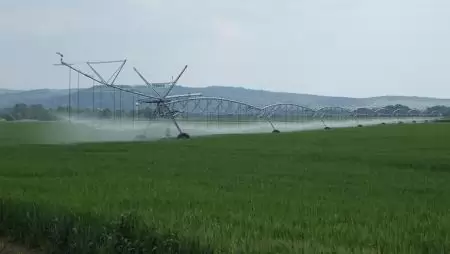 Pivot és lineár öntözőberendezések KPE és PVC csőhálózat, szivattyútelepek tervezése, kivitelezése