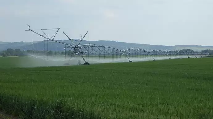 Pivot és lineár öntözőberendezések KPE és PVC csőhálózat, szivattyútelepek tervezése, kivitelezése