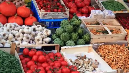 A folyamatos hatósági ellenőrzés mellett a tudatos vásárlás is fontos az élelmiszerpiacon
