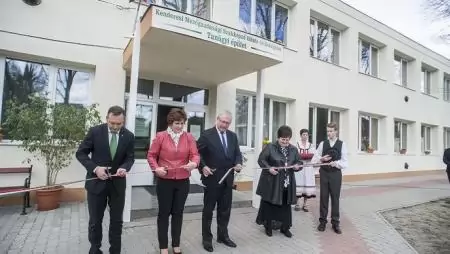 Két mezőgazdasági szakiskola energetikai korszerűsítését adta át Fazekas Sándor