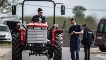 Magyar fejlesztésű traktor Jánoshalmán