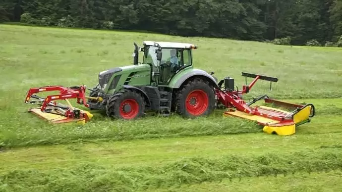 Mindent a vevőkért! – A gép forog, ám az alkotó nem pihen
