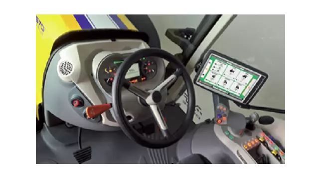 Kémkednek vagy tanácsot adnak?