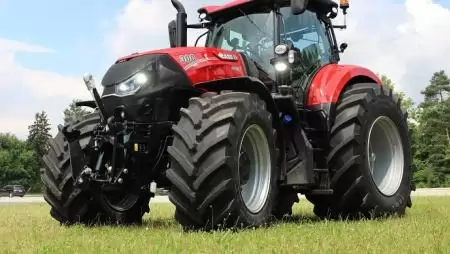 2017 traktorai – CNH-siker