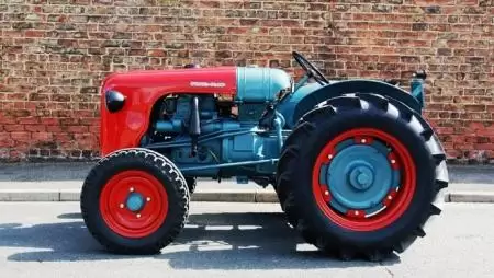 110 ezer dolláros Lamborghini traktor