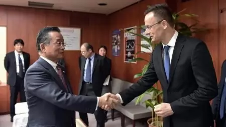 A magyar élelmiszeripari export bővítéséről és japán autóipari beruházásokról tárgyalt Japánban Szijjártó Péter
