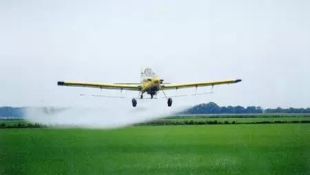 Újabb szervezetek kaptak hatósági engedélyt légi növényvédelemhez