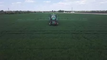 „Így csináljuk mi” 2. – Kapára, kaszára (gyomirtásra, trágyázásra)!