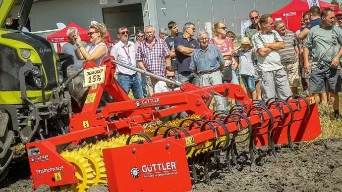 Güttler, a föld mestere – A Nyitott kapuk napján a tarlóhántás állt a fókuszban