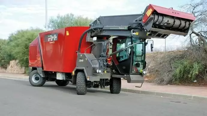 14–30 m³-ig megújulva – RMH Vulcan és Turbomix önjáró etetőgépek