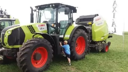 2000 karakter a mezőgazdasági gépforgalmazásról