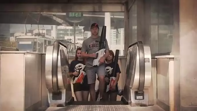 Ez történik, ha tévés kezébe kerül egy lombfúvó