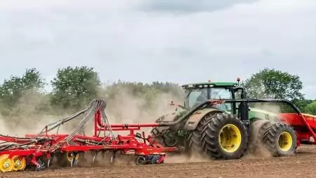 Műtrágya-kijuttatás talajműveléssel egy menetben