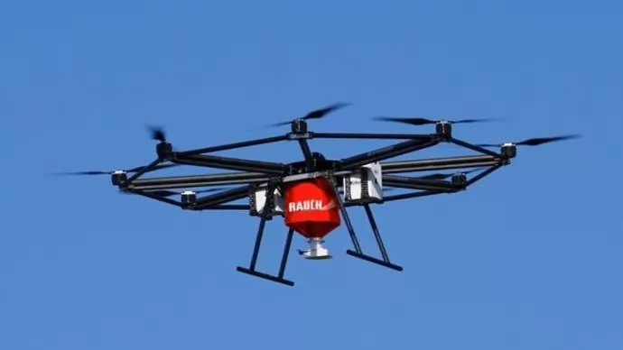 Itt a repülő műtrágyaszóró!