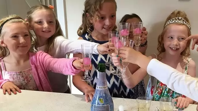 Ezt isszák a gyerekeink szilveszterkor: első a Barcelona