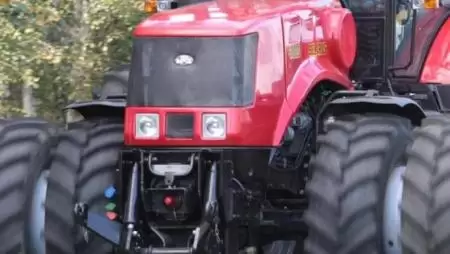 Új MTZ traktor, harmadával kisebb fogyasztással