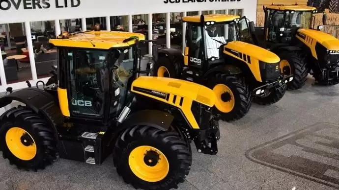 Fastrac gyorstraktorok: búcsúzik a kistestvér