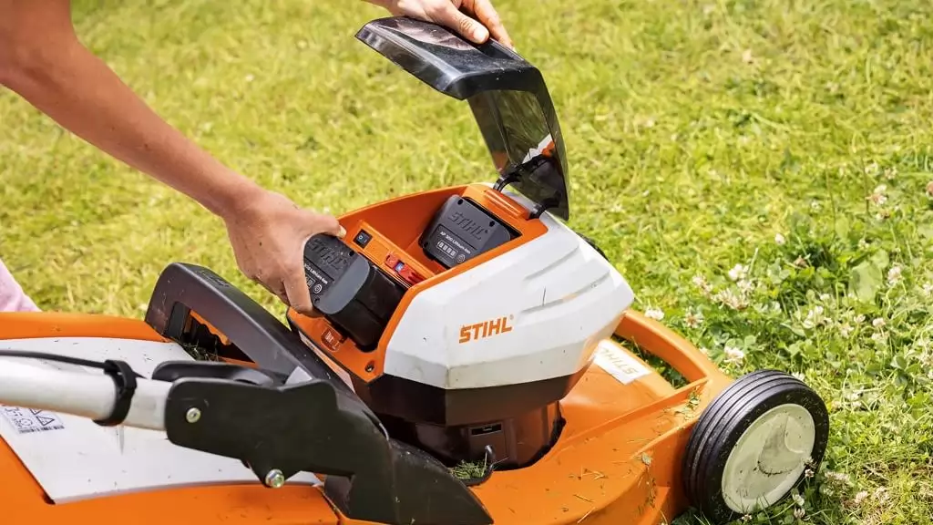 Mostantól bárki számára élmény lehet a fűnyírás