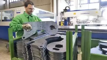 Pályázatból bővít a McHale