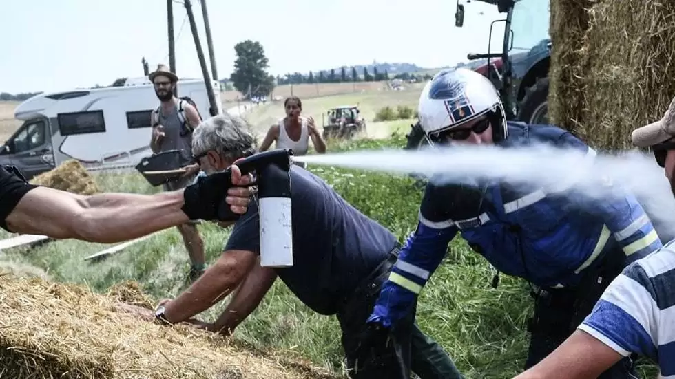 Ezért tüntettek a gazdák a Tour de France alatt