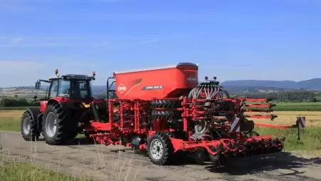 Mulcsvetőgép kétféle maghoz és műtrágyához