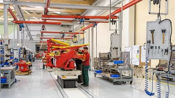 Fölfelé tart a hegyen a Pöttinger