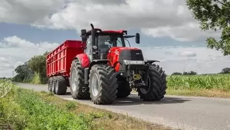 Fékezéskor a traktor vezérli a pótkocsit a Case IH-nál