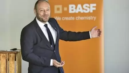 Nagyok között óriássá válni