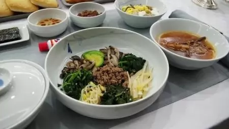 Az első osztálynak is kijár a jó étel