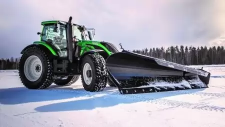 Kezelő nélkül száguldott a Valtra (+videó)