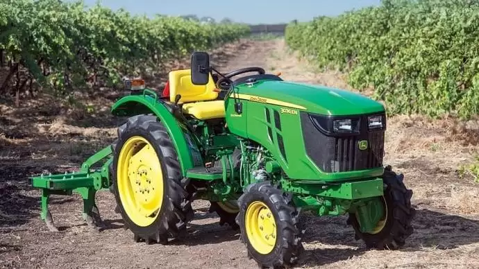 Kistraktorral erősít a John Deere