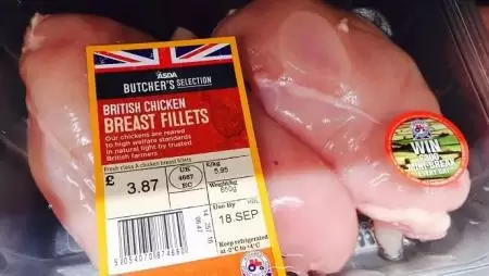 Divatba jött a piros traktor