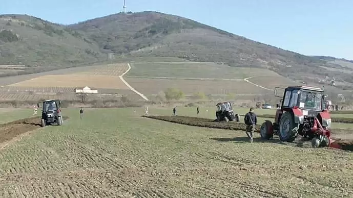 Ki mit tud a mezőgépekről?