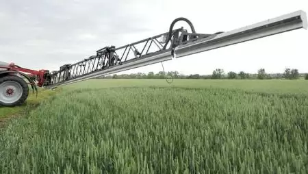 Kis magyar abszurd: növényvédelem permetezőgépek nélkül