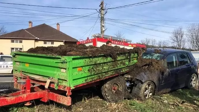 Közel ment a pótkocsihoz, keményet csattant