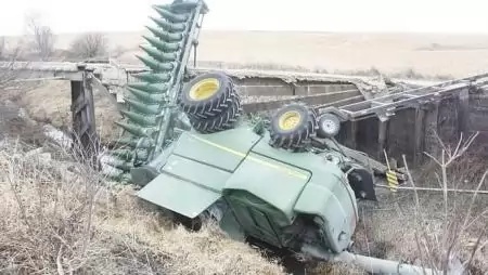 Patakba bukfencezett a kombájn