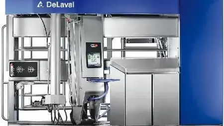 Ilyen a fejés egy modern robottal