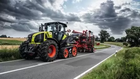 CLAAS: teljesen rugózott félgumihevederes traktorok