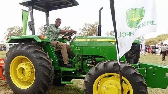 Megrendeltek 1300 John Deere traktort