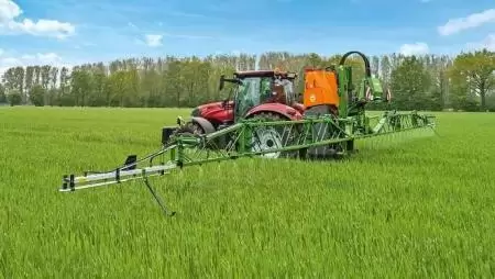 Az új UF 1002 és UF 1302 függesztett permetezőgépek