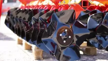 A Väderstad folyamatosan invesztál a kopóalkatrészek gyártásába 